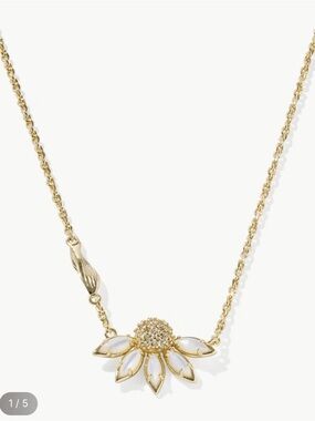 NWT Kendra Scott Anya Flower Necklace